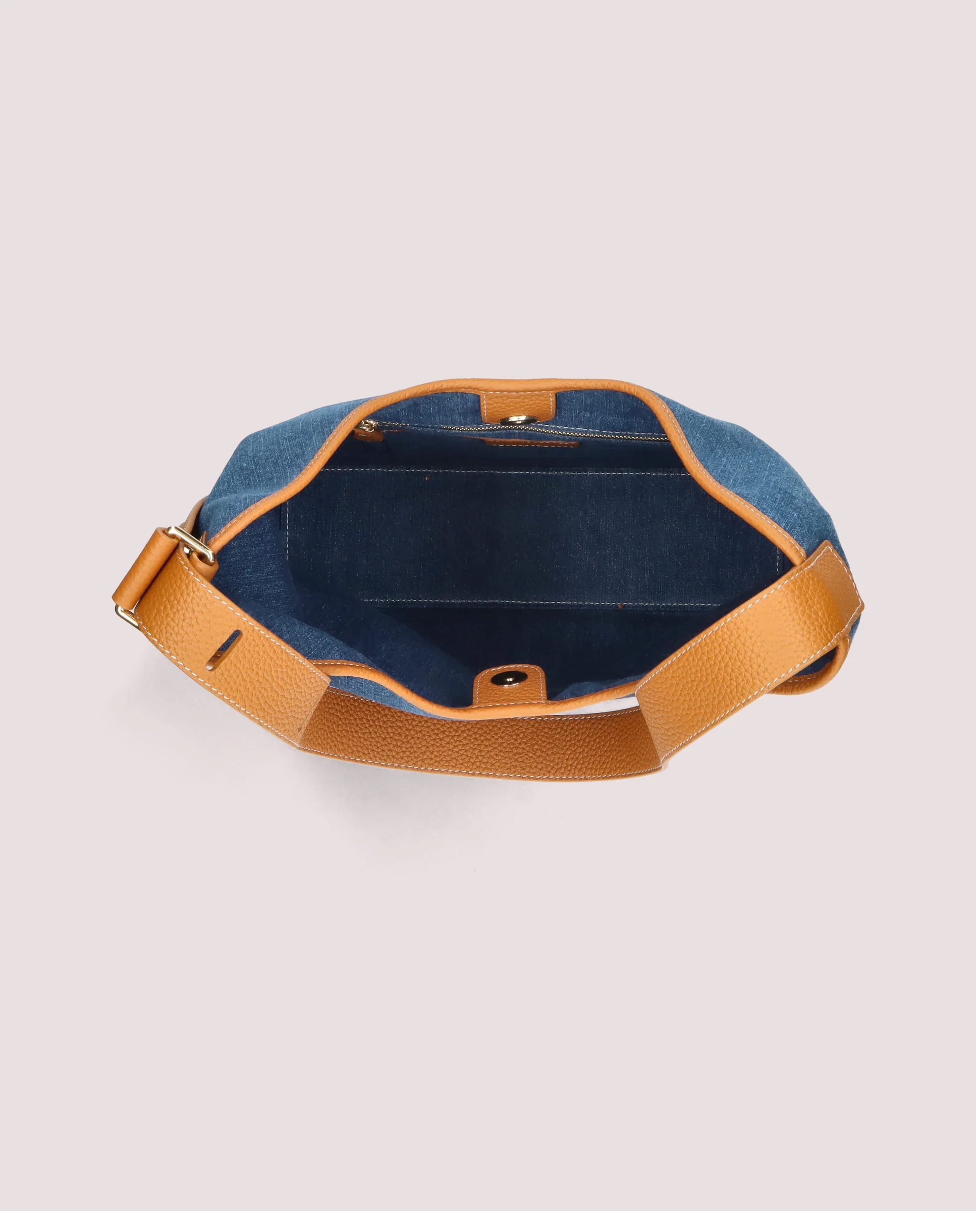 Bolso Hobo en denim azul - Image 6